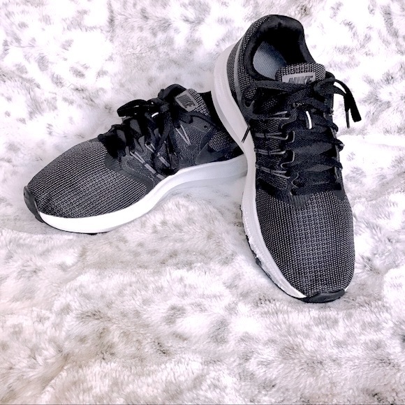 NIKE RunSwift Athletic Shoes - Picture 1 of 6